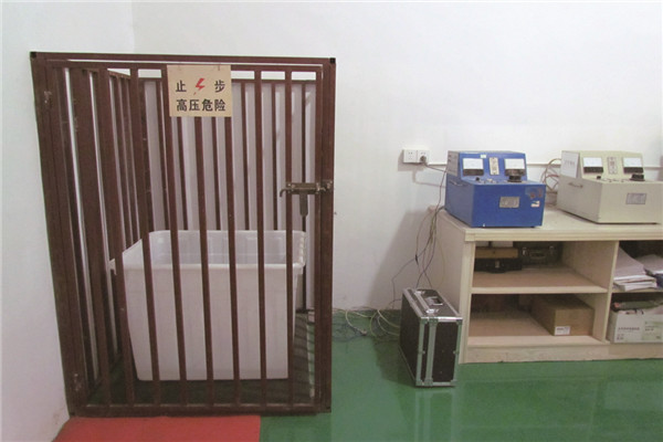 高壓試驗(yàn)臺(tái)
